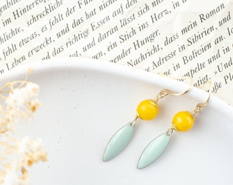 Boho Jade Ohrringe, Emaille Ohrringe, hellblau gelb Messing oder Gold fill Ohrhänger