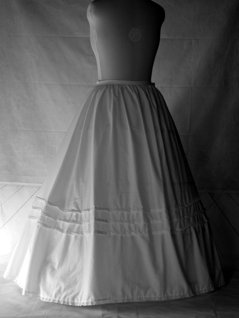 Petticoat overskirt loop historical cloths under