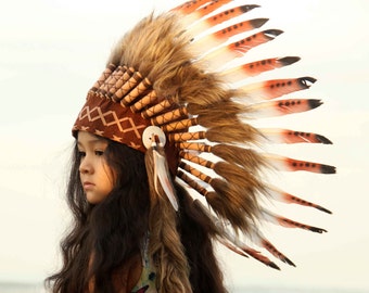 Child 5 to 8 years 54cm/21inch Indian Headdress Replica short length, white and brown