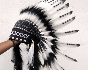 Child 5 to 8 years 54 cm /21 inch Black and white Indian Headdress replica