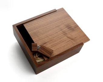 4x6 Walnut Wood box with a space for 144 prints and slot for usb drive  with spanish moss included