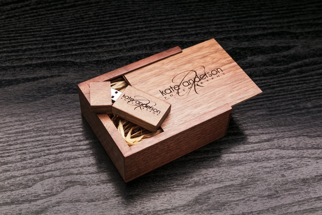 Set of 10 Personalized Walnut Wood USB Flash Drive in Matching Wooden Box, Usb Drive Holder