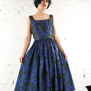 1950s Blue Silk Print Party Dress 50s Navy Floral Print Sun Dress Purple & Olive Green Sundress Madeleine Fauth Small zdjęcie 1