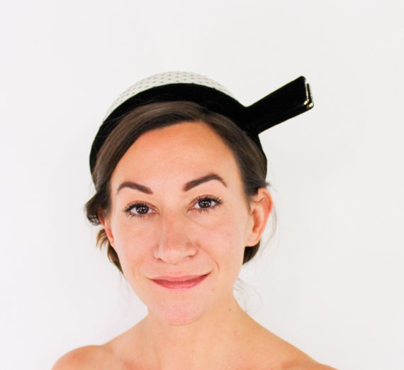 1950s Creme & Black Pillbox Hat | 50s Off White W… - image 5