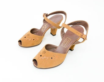 1940s Tan Suede Peep Toe Heels | Vintage Brown Ankle Strap Heels | Jerro NY, US 6