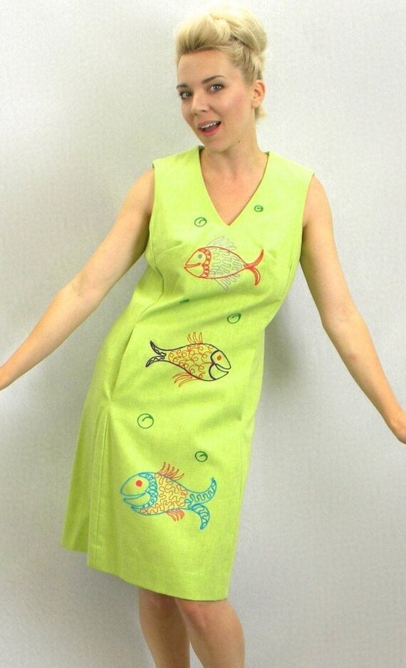 1960s Lime Green Cotton Dress | 60s Green Fish Em… - image 4