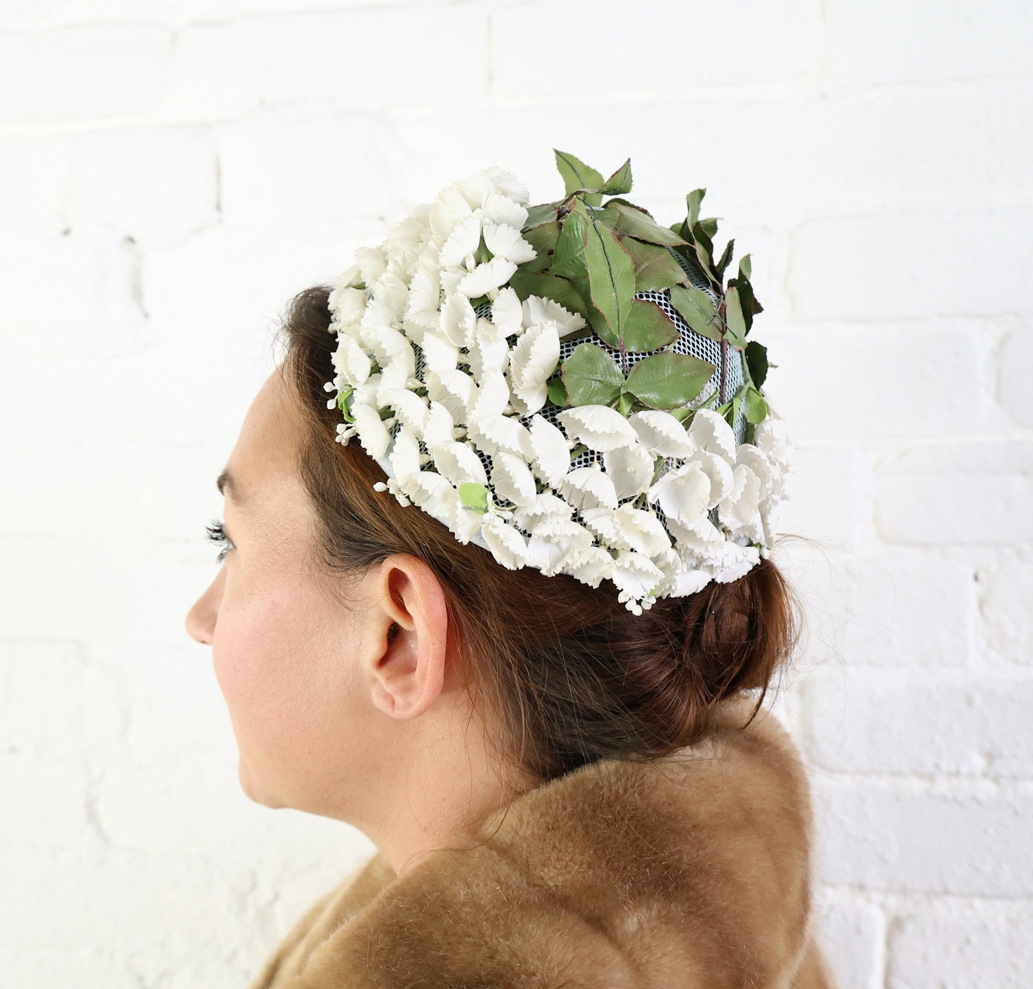 1950s White Flowers Fascinator | Vintage White Flower Hat  display picture 3