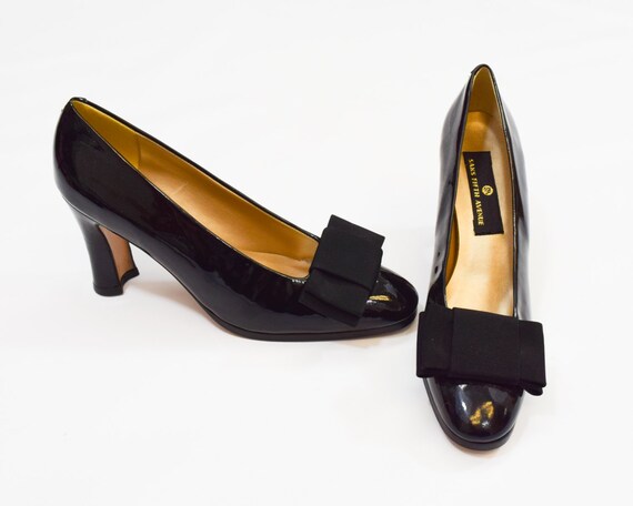 formal pumps with grosgrain ribbon bow