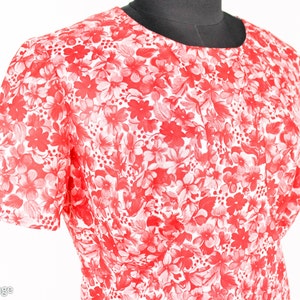 Vestido de día floral rojo de la década de 1960 / Vestido de flores rojas y blancas de los años 60 / Medio imagen 8