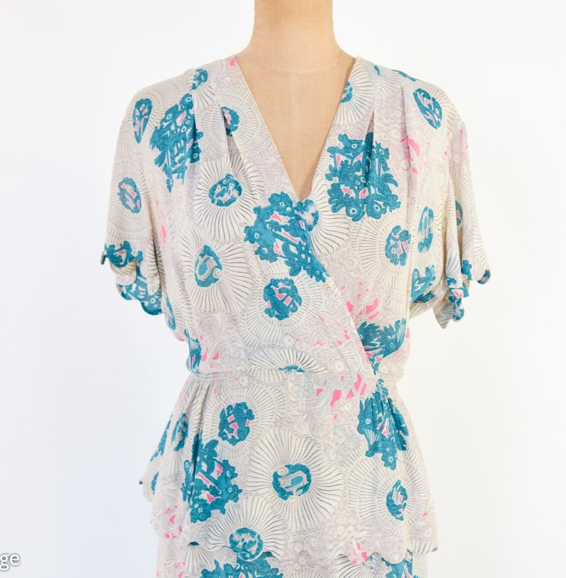 1940s Creme Blue Floral Print Dress 40s White & Blue Print Dress X Large image 8