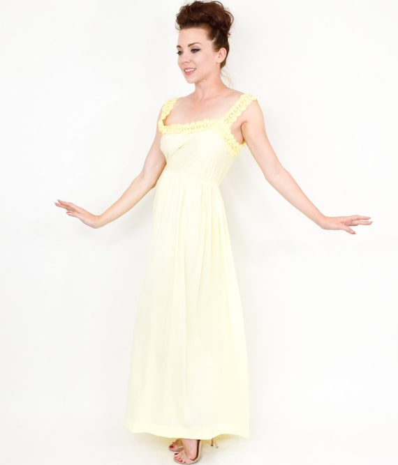 1970s Yellow Long Nightgown | 70s Pale Yellow Nyl… - image 4