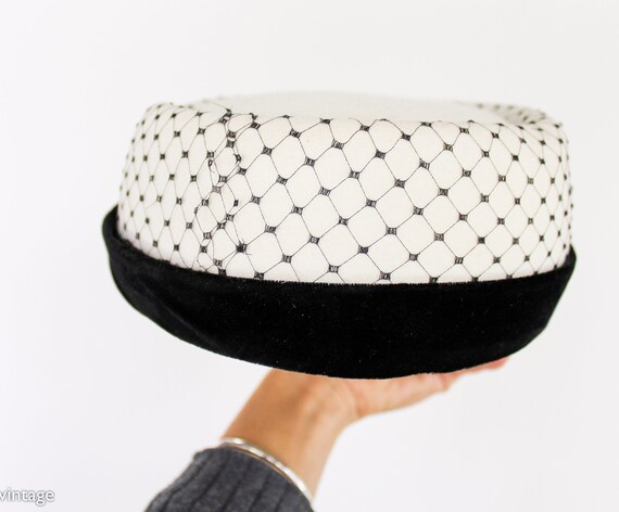 1950s Creme & Black Pillbox Hat | 50s Off White W… - image 8