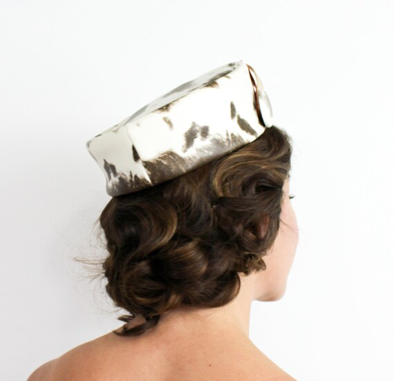 1960s White &  Brown Faux Leather Hat | 60s White… - image 3