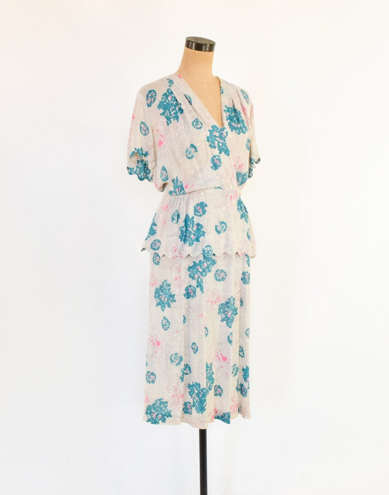 1940s Creme Blue Floral Print Dress 40s White & Blue Print Dress X Large image 2