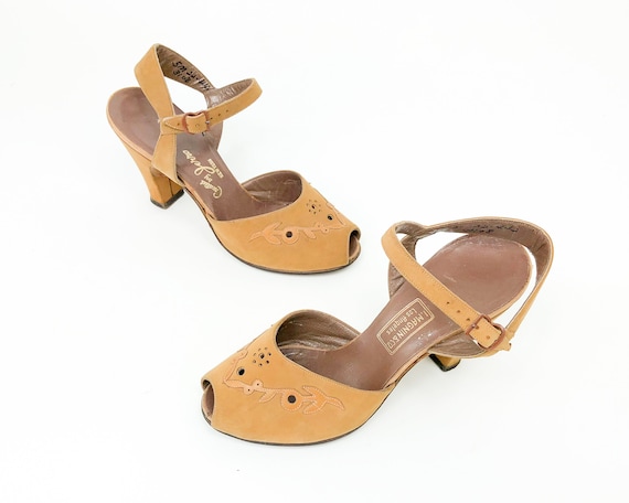 1940s  Brown Peep Toe Heels | 40s Tan Suede Leath… - image 2