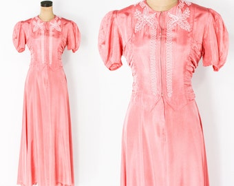 1940s Peach Rayon Housedress | 40s Pink Taffeta Dressing Gown | Medium