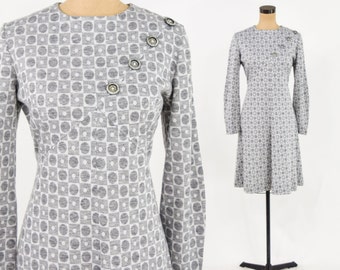 1960er Jahre graues Etuikleid | 60er Jahre grau/weißes Polyester Strickkleid | Groß