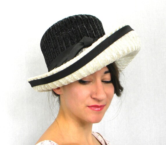 1960s Black White Raffia Wide Brim Hat | 60s Blac… - image 3