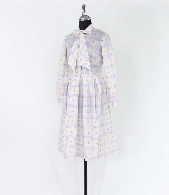 1950s White & Lavender Embroidered Dress | 50s Wh… - image 3