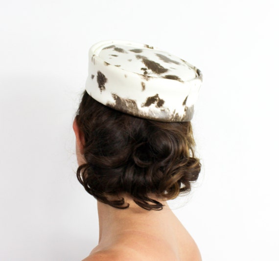 1960s White &  Brown Faux Leather Hat | 60s White… - image 5