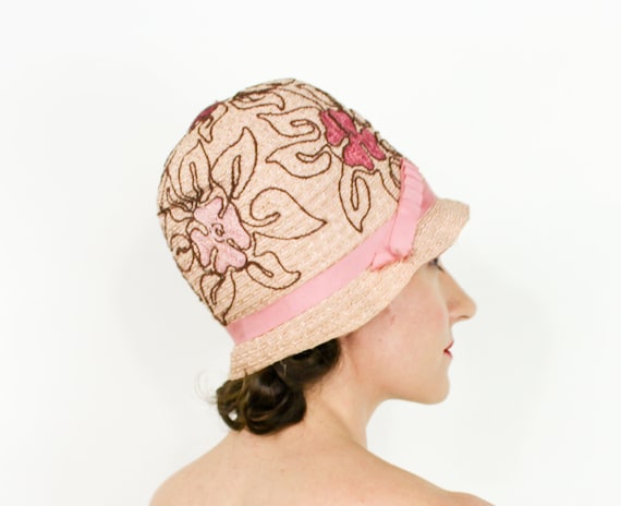1920s Style Cloche Hat, Pink Floral Embroidered Flapp… - Gem display picture 3