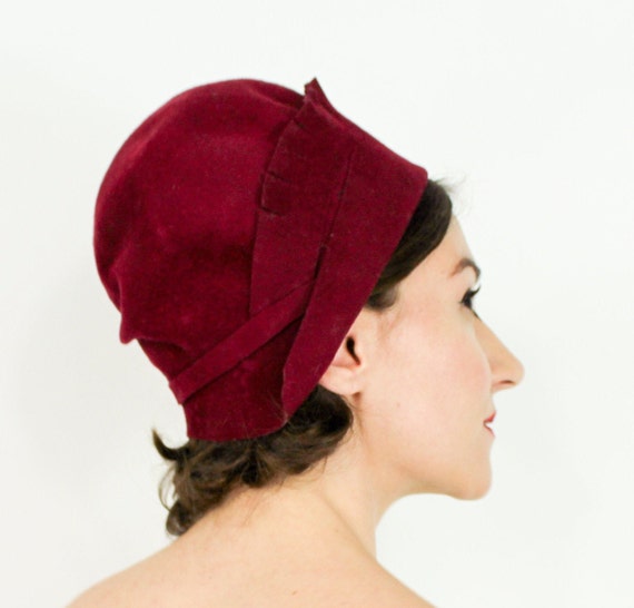 1920s Red Wool Cloche Hat | 20s Cranberry Red Woo… - image 1