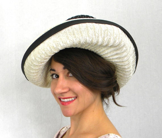 1960s Black White Raffia Wide Brim Hat | 60s Blac… - image 5