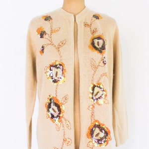 1980s Beige Sweater Knit Cardigan 80s Beige & Gold Sequin Sweater Coat Victor Costa Occasion Large imagem 7