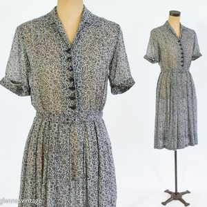 Robe en nylon imprimée noire et blanche des années 1950 Shirtwaist Dress Noir et Blanc Années 50 Robe grise à taille haute Nelly Don Moyenne image 1