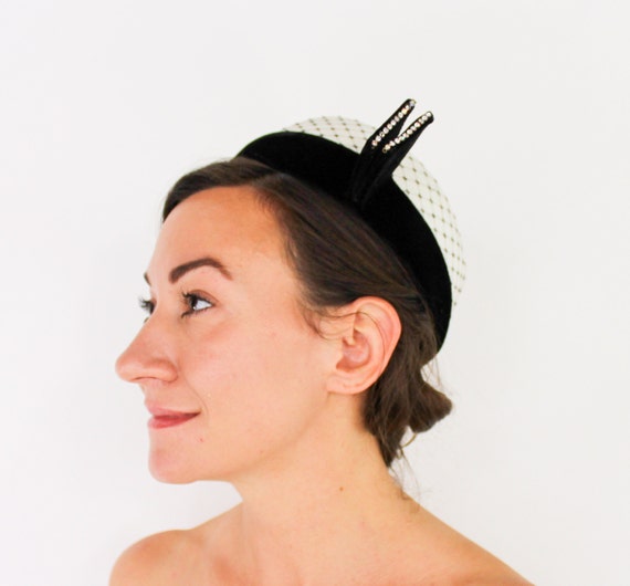 1950s Creme & Black Pillbox Hat | 50s Off White W… - image 6