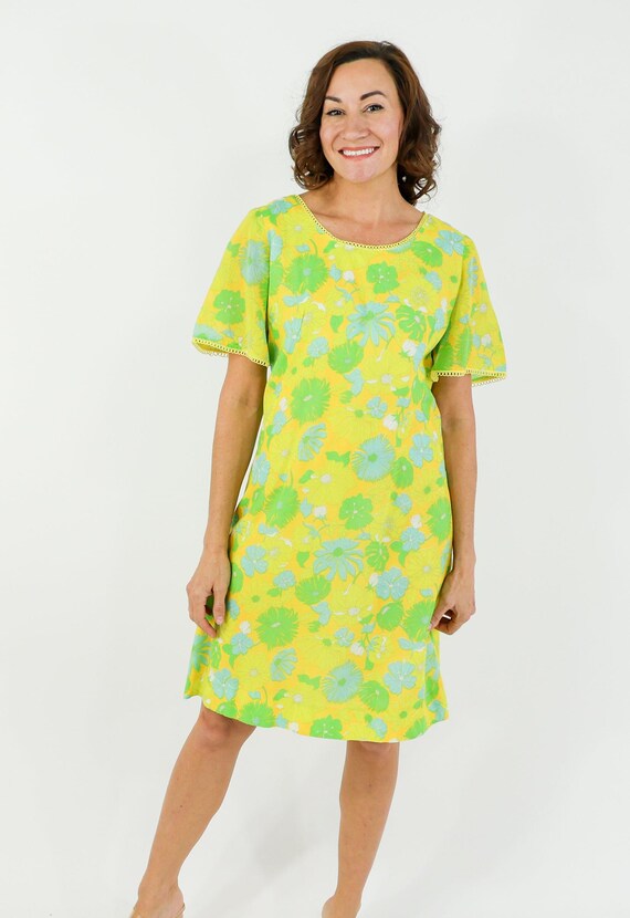 1960s Floral Cotton Shift Dress | Vintage Green & Yellow, Twiggy Style, Medium
