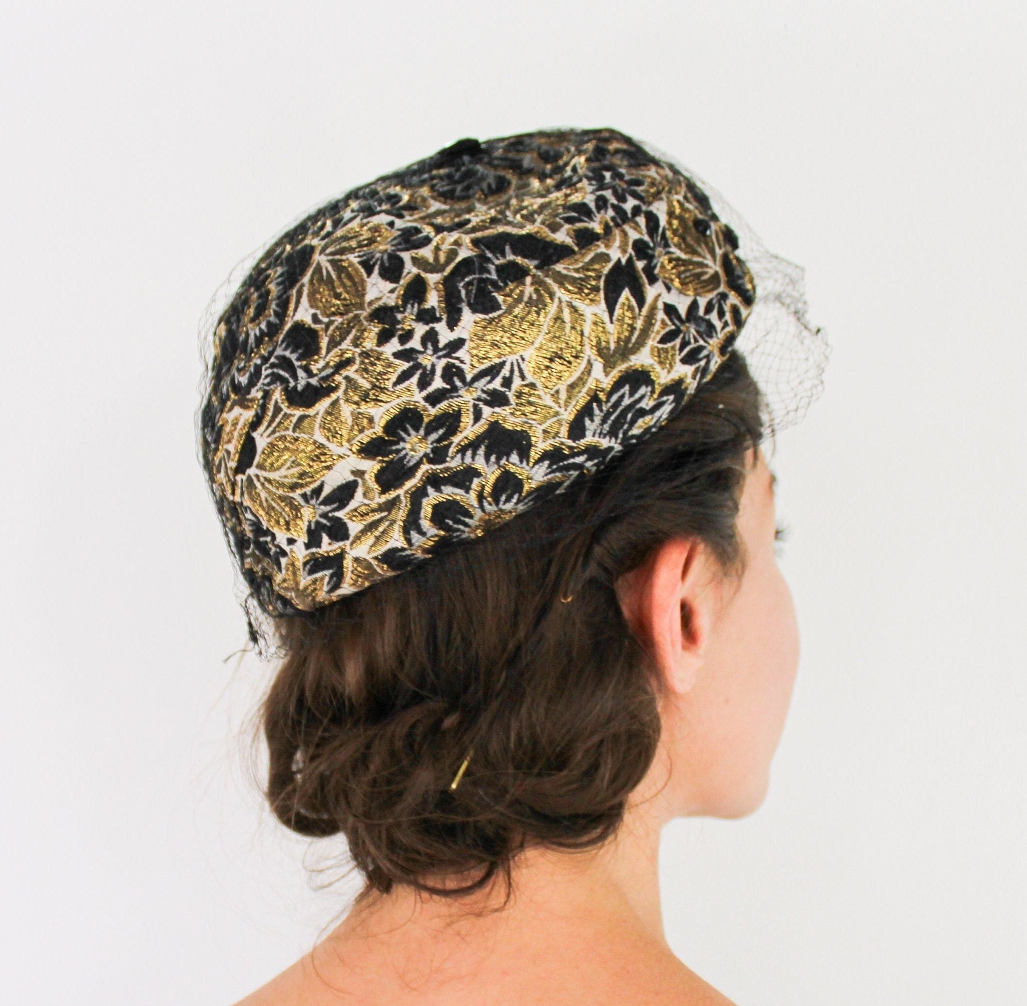 Vintage Pillbox Hat Women OS Black Floral Brocade Metallic Union Made Jackie O VTG Floral Pillbox Hat 50 main image 3