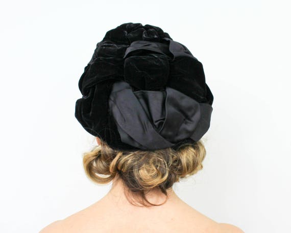 1940s Black Velvet Turban | 40s Black Velvet & Sa… - image 5
