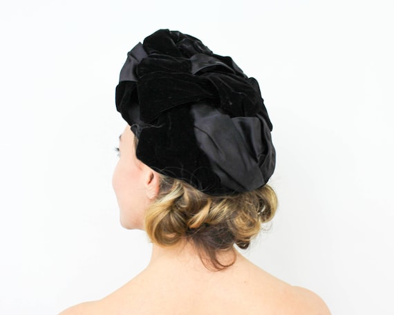 1940s Black Velvet Turban | 40s Black Velvet & Sa… - image 2