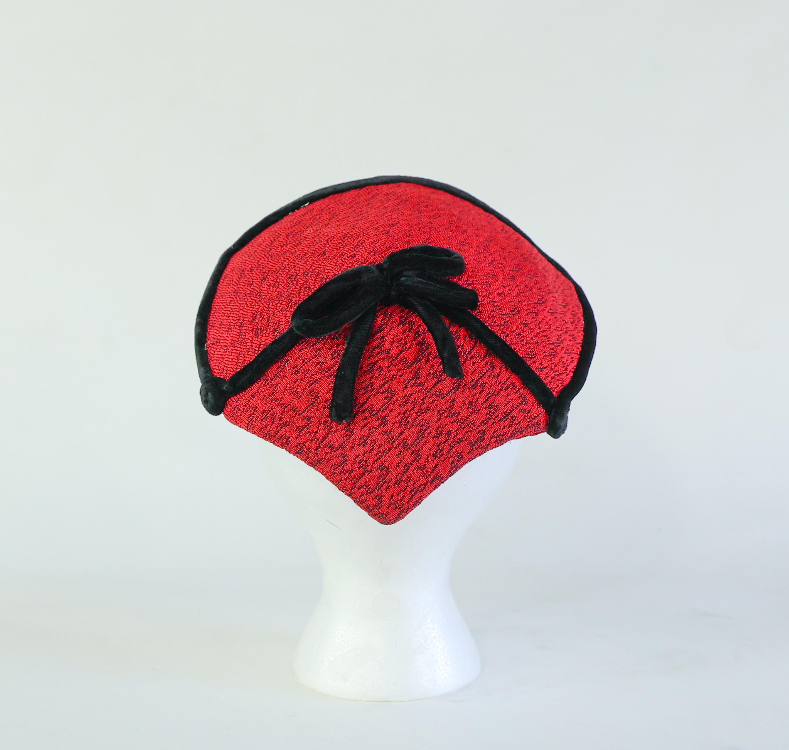 1940s Vintage Bright Red Felt Round Brimmed Tilt Hat Saucer Shape With Navy Trim Blue Vintage Style 1930 main image 3