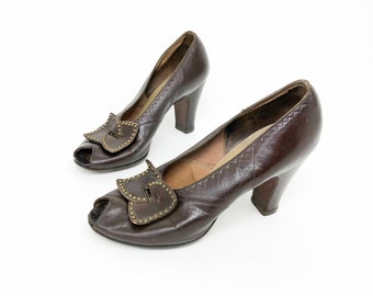 1940s Brown Leather Pumps | 40s Brown Peep Toe Heels | Andrew Geller | US 7 EU 37-38 UK 5