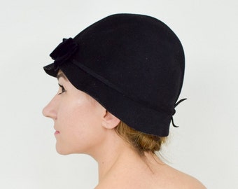 1930s Black Felt Cloche Hat | 30s Black Wool Cloche Hat | Flapper Cloche Hat