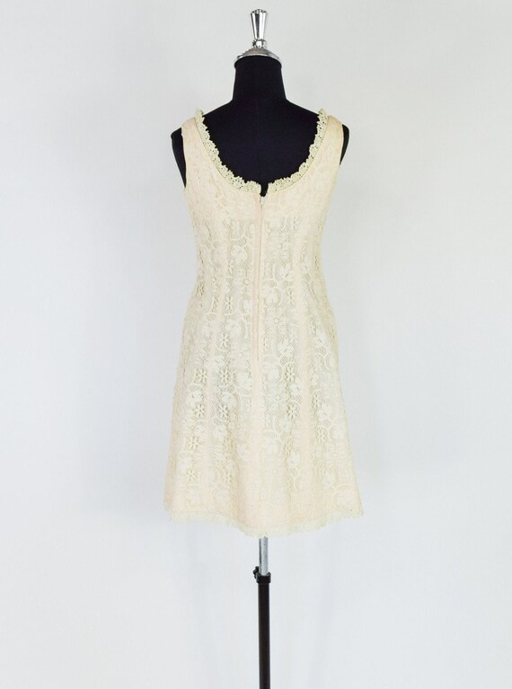 1960s Creme Lace Sleeveless Sheath | 60s White Co… - image 5