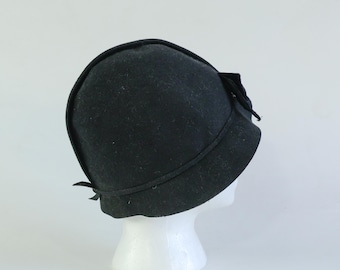 Vintage Cloche Hat + HATBOX Deluxe Velour Fur Felt Fall Winter 30s 1930s Vintage | Accessories | Vintage Cloche Hat Hatbox Deluxe  main image 2