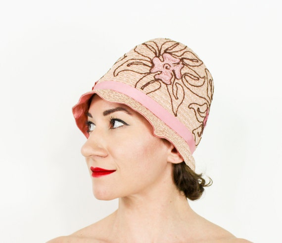 1920s Style Cloche Hat, Pink Floral Embroidered Flapp… - Gem display picture 1