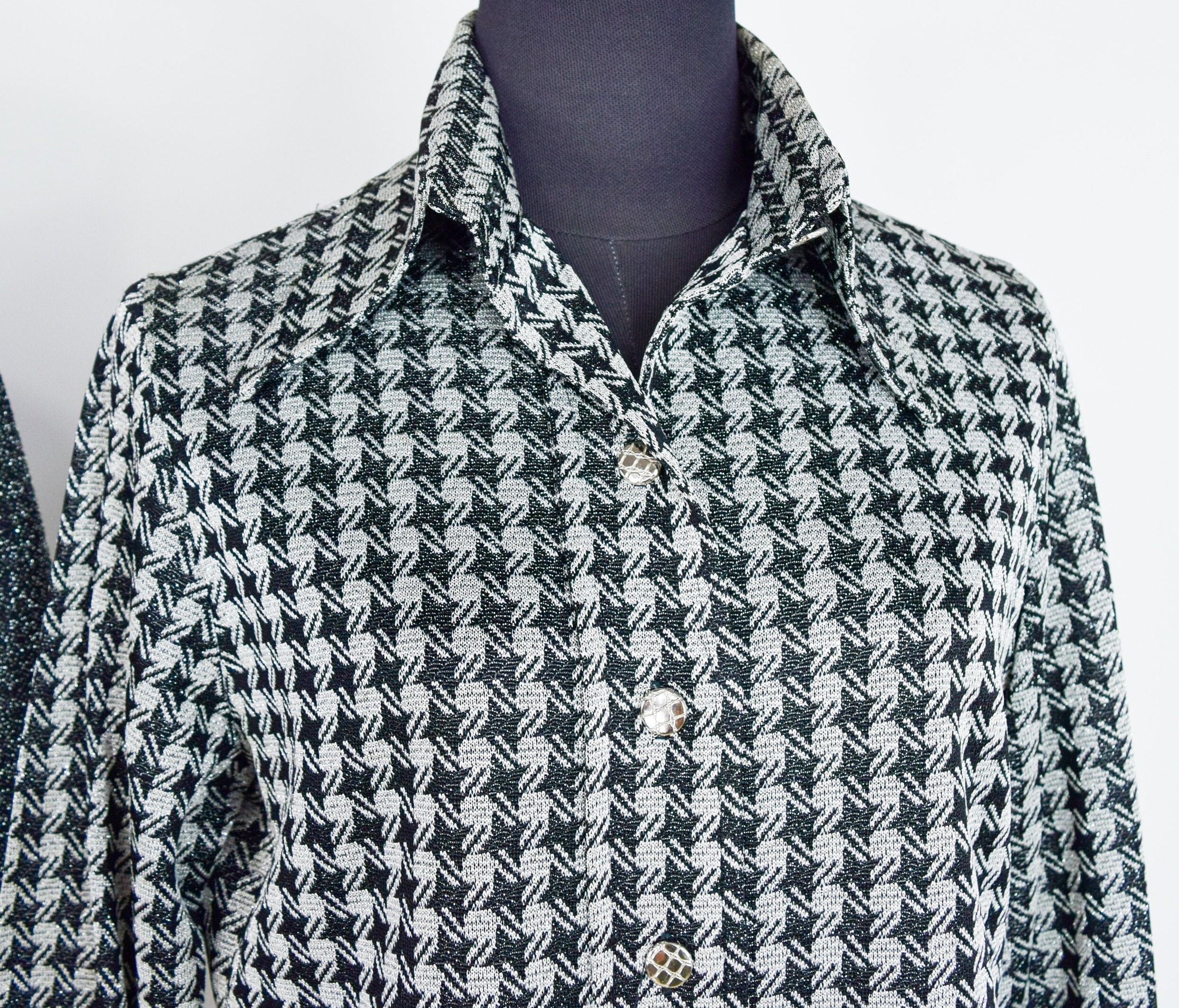Vintage floral houndstooth rétro blouse 1970s Vintage Blouses | Metallic Floral, Houndstooth Pattern