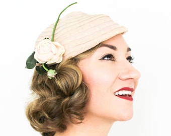 Hattie Carnegie | 1950s Pale Pink Woven Tilt Hat | 50s Pink Flower Lace Layered Hat | Hattie Carnegie