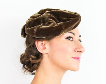 Hattie Carnegie | 1940s Brown Velvet Tilt Hat | 40s Brown Velvet Beret Hat | Hattie Carnegie