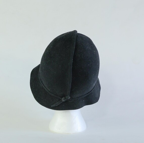 1930s Vintage Black Wool Felt Cloche Hat | Velvet Bow - Gem display picture 3