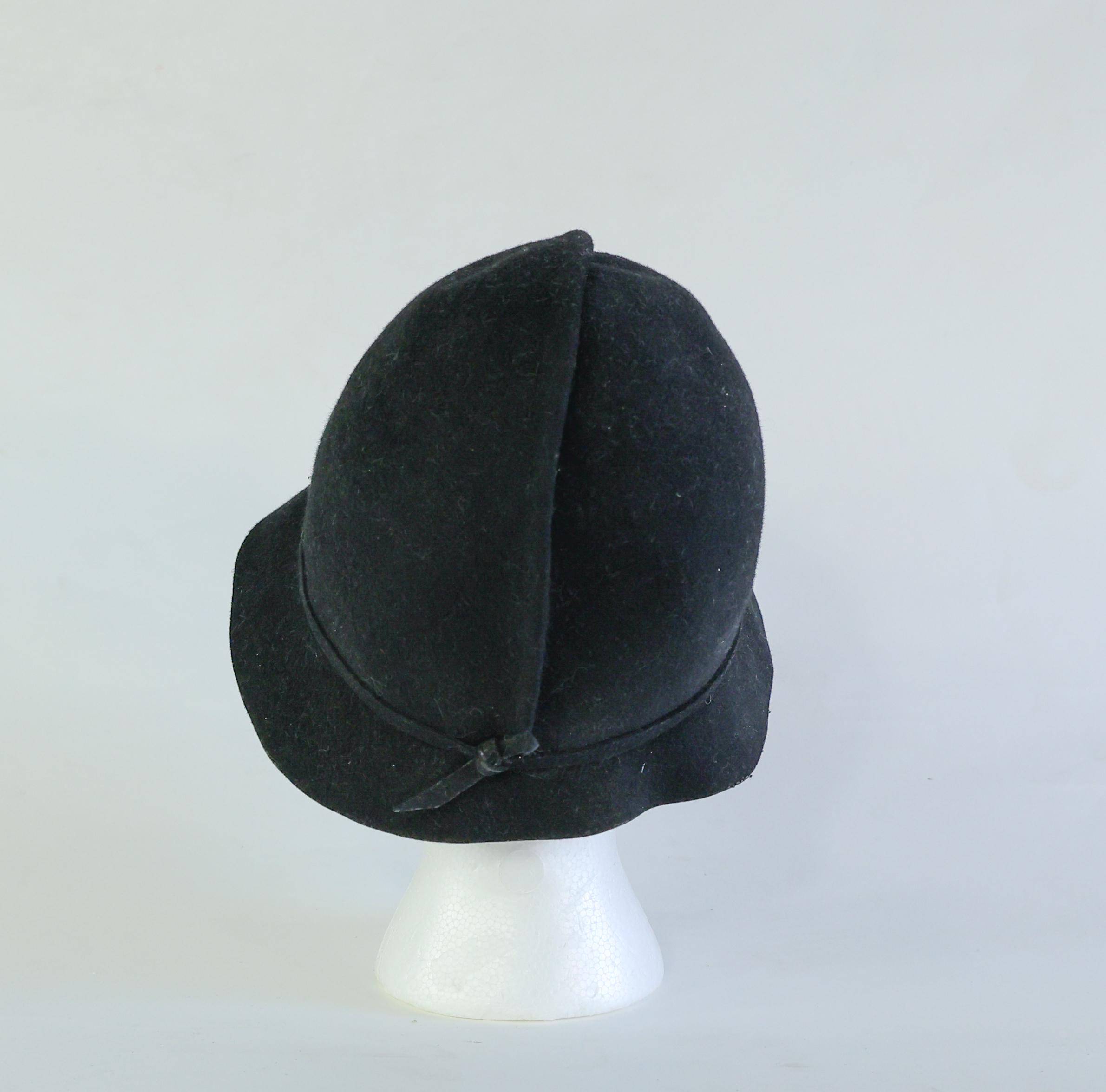 1930s Vintage Black Wool Felt Cloche Hat | Velvet Bow - Etsy display picture 2