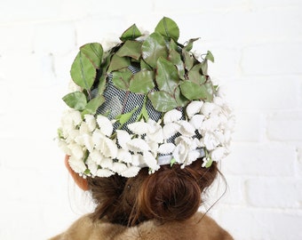 Vintage 1950s 1960s Auerbach’s Floral Headband Hat Ivory White Flowers 1950s White Flowers Fascinator | Vintage White Flower Hat  main image 2