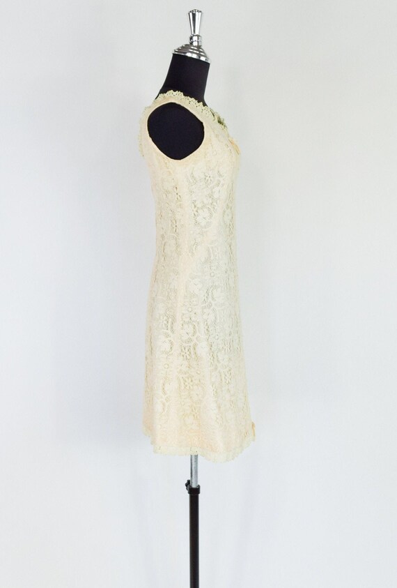 1960s Creme Lace Sleeveless Sheath | 60s White Co… - image 4