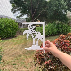 Puede incluir: Corte de madera de palmera blanca, un soporte de esquina para un estante u otro proyecto de decoración del hogar.