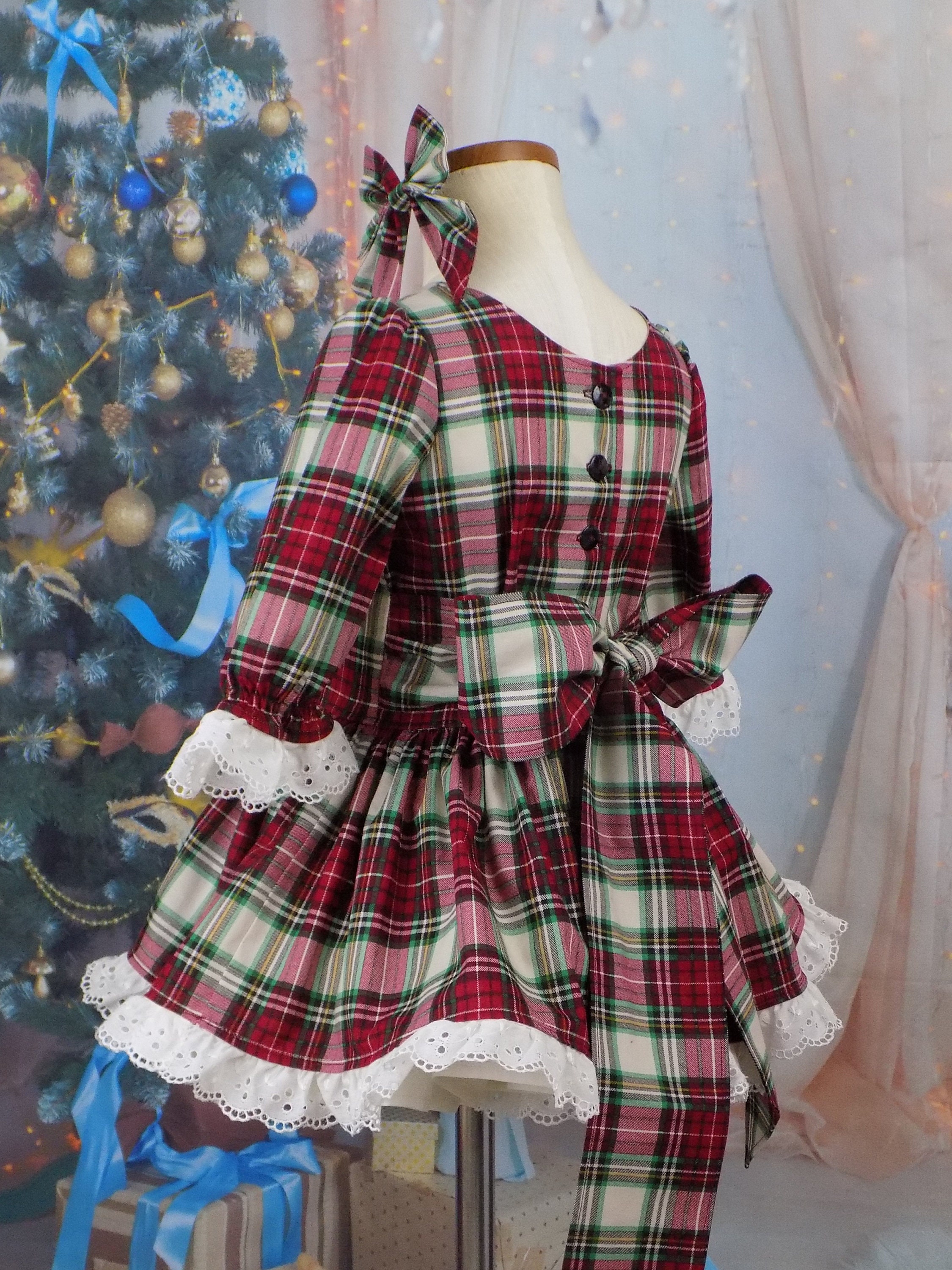 Girls Plaid Dress Vintage Christmas Dress, Christmas Pageant, OOC, Vintage Style Dress, Pettiskirt, Eyelet Lace, Trim, Party, Toddler, Bow