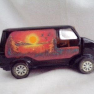 Vintage Avon &quot;Vantastic&quot; Van Decanter FULL of Wild Country After Shave  1970&#39;s